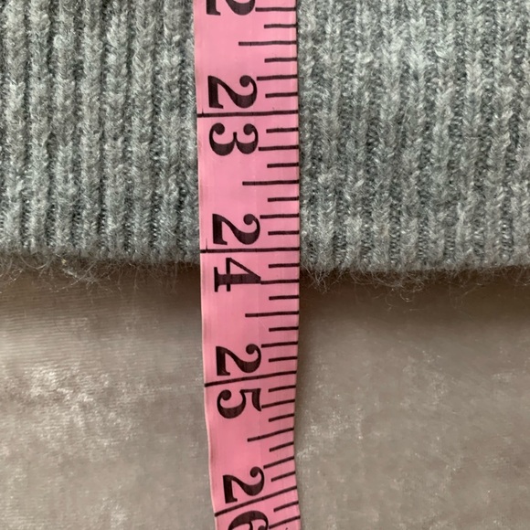 Old Navy sweater size small 🩶 - Picture 6 of 7